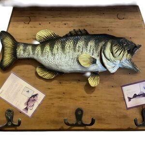PRIMITIVE DISTRESSED WOOD FISHING CREEL WITH HOOKS 13”x 10”  Wall Hanging